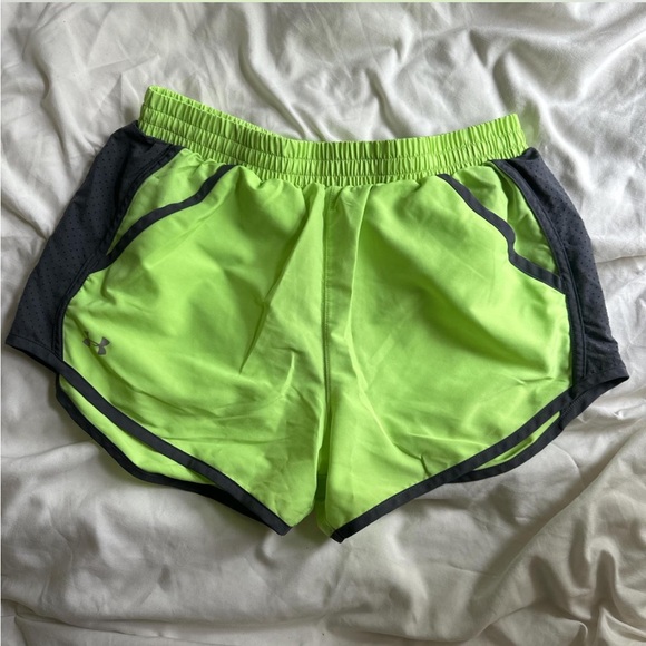 Women’s Small Under Armour Athletic Shorts - Picture 1 of 2